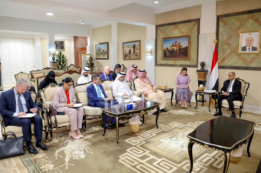 رئيس الوزراء يعقد اجتماع مع سفراء عدد من الدول الراعية للعملية السياسية في اليمن