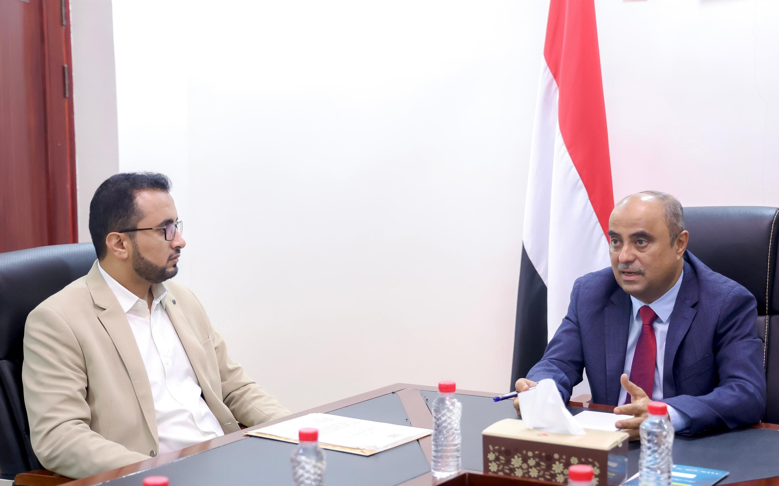 رئيس الوزراء يوجه الهيئة العامة للأراضي بمنح فرصة نهائية للمستثمرين غير الملتزمين او سحب الأراضي الممنوحة لهم